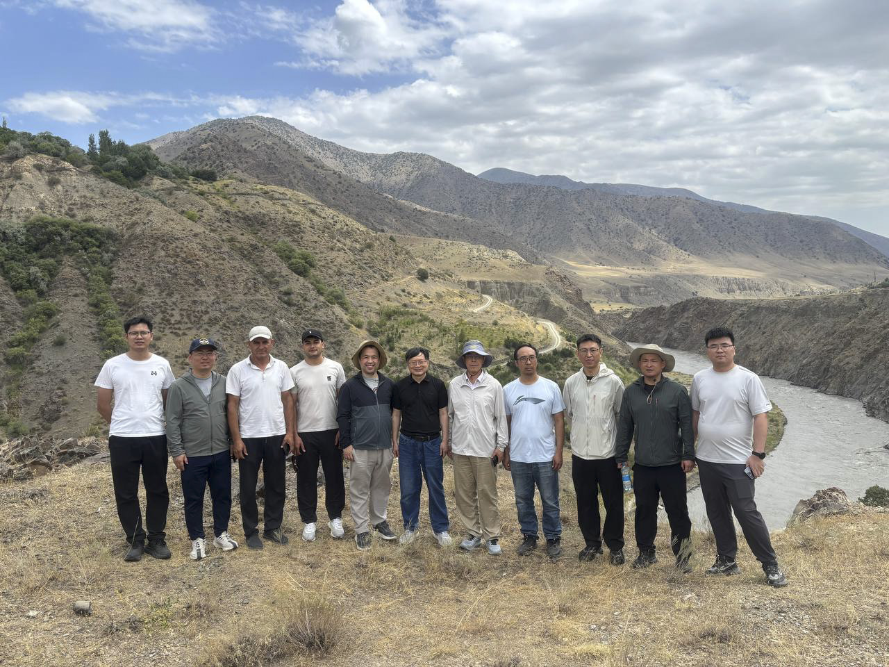 Рабочий визит эксперотов компании «China Gezhouba Group International Engineering» в Айнийский район